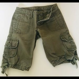 Girls Gap cargo shorts in olive color size S